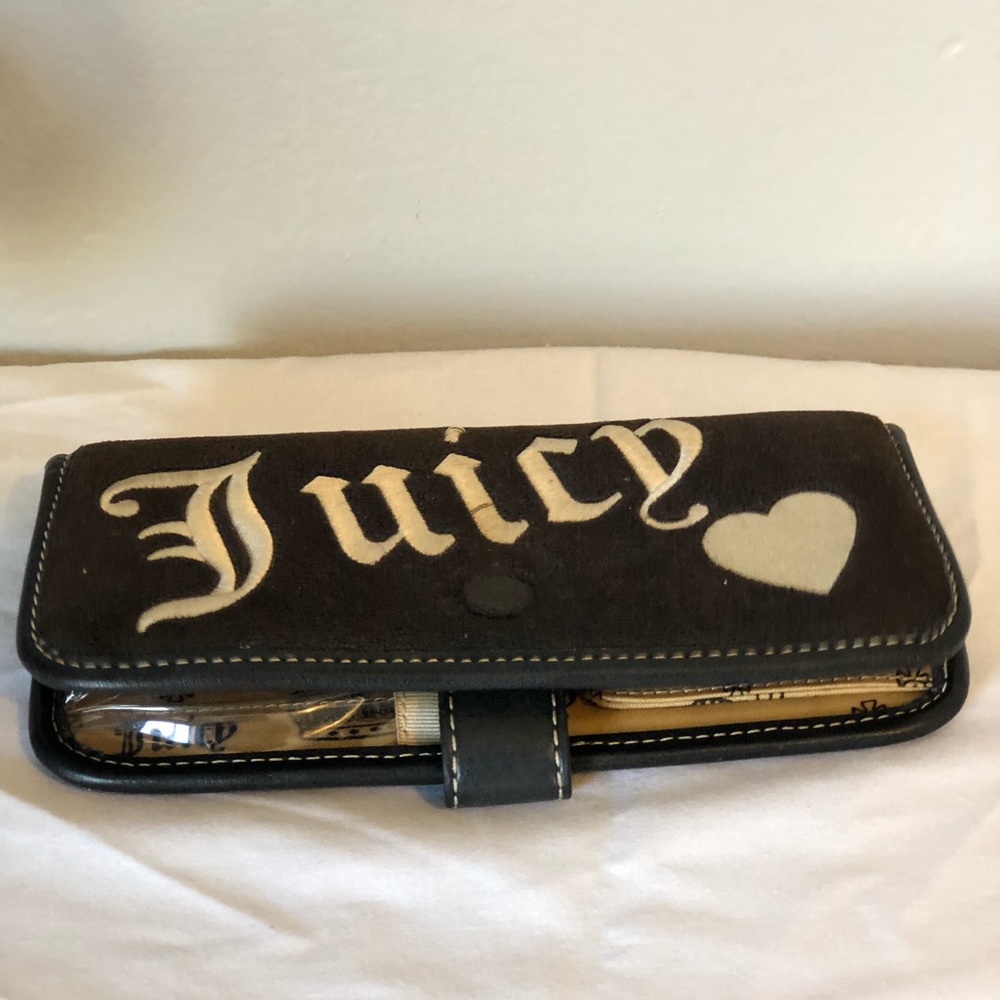 Juicy Couture Felt Brush Wallet - Picture 5 of 6